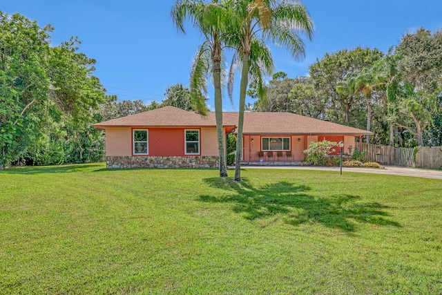 single story home with a front yard