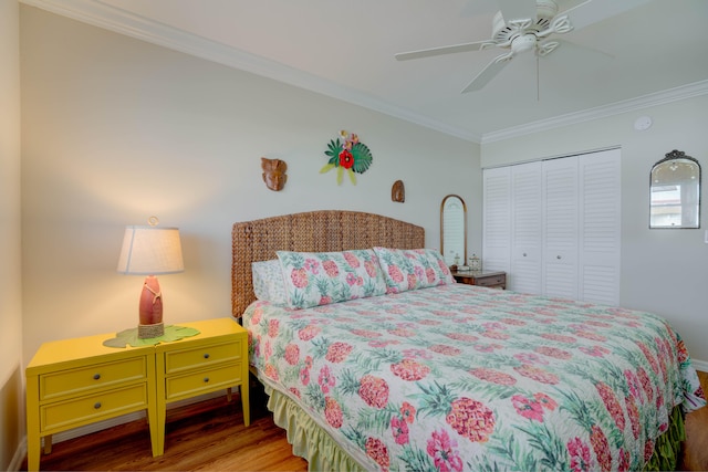 bedroom featuring ornamental molding, a closet, ceiling fan, and wood-type flooring