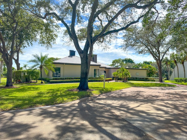 single story home featuring a front yard