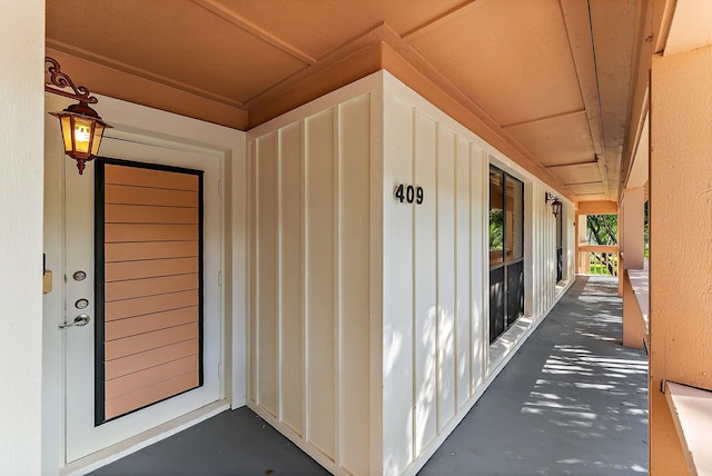 doorway to property with covered porch