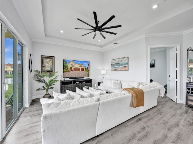 living room featuring crown molding, light hardwood / wood-style floors, and ceiling fan