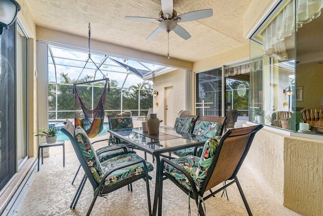 sunroom with ceiling fan