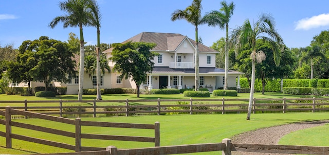 view of property's community featuring a yard