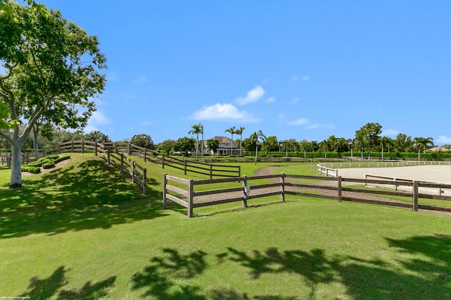 view of yard featuring a rural view