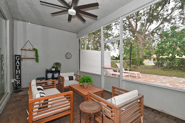 sunroom with ceiling fan