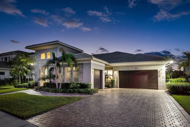 view of front of house featuring a yard and a garage