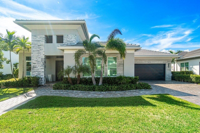 view of front of property featuring a front lawn and a garage