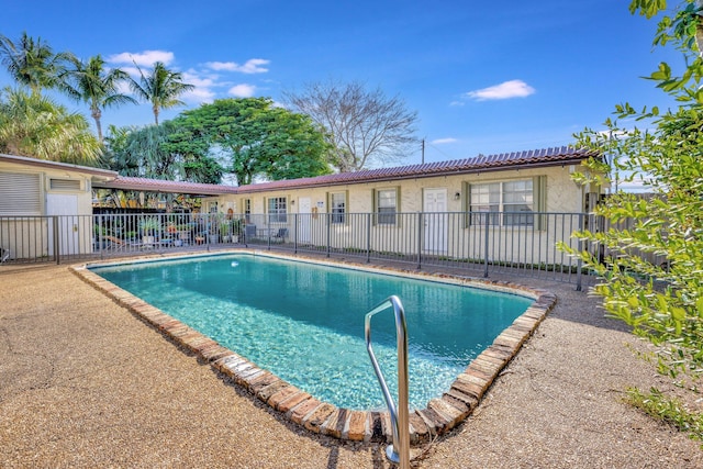 view of swimming pool