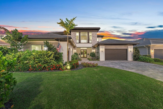 view of front of house featuring a yard and a garage