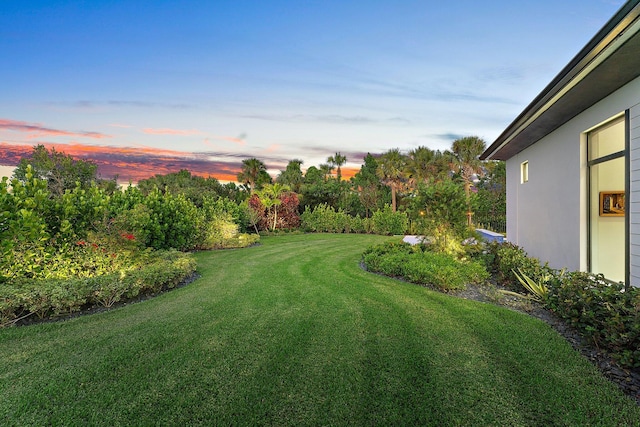 view of yard at dusk