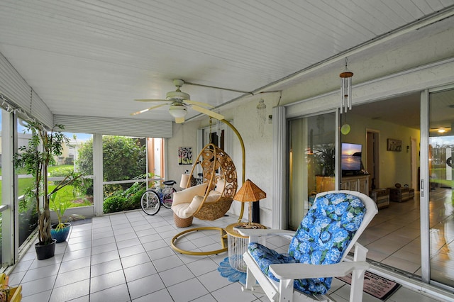 sunroom featuring a ceiling fan