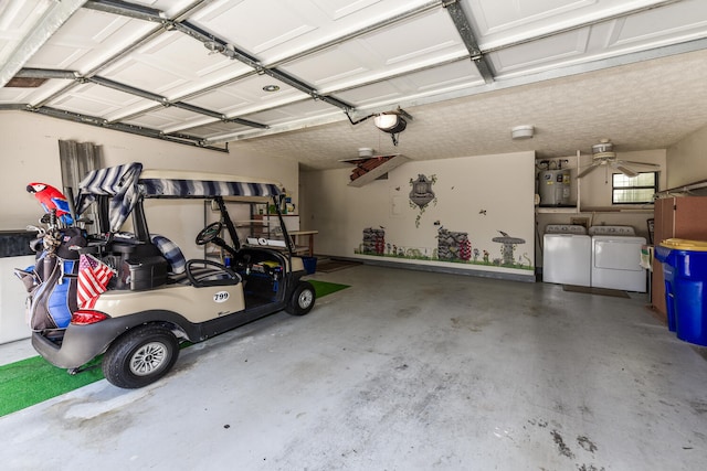 garage with ceiling fan and washer and dryer