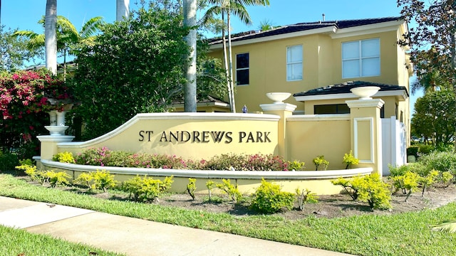 view of community / neighborhood sign