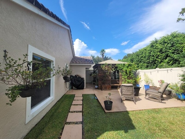 view of yard with outdoor lounge area and a patio area