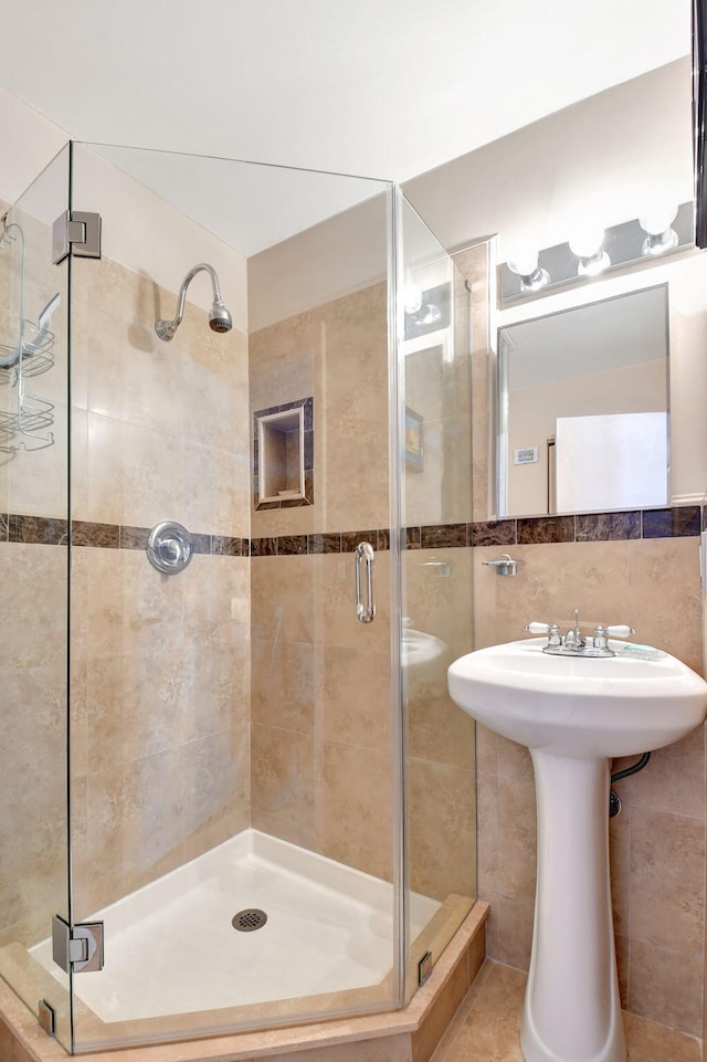 2721 SW 15th St Unit 203, Delray Beach, FL 33445 - bathroom with a shower stall and tile walls