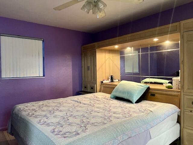 bedroom with ceiling fan