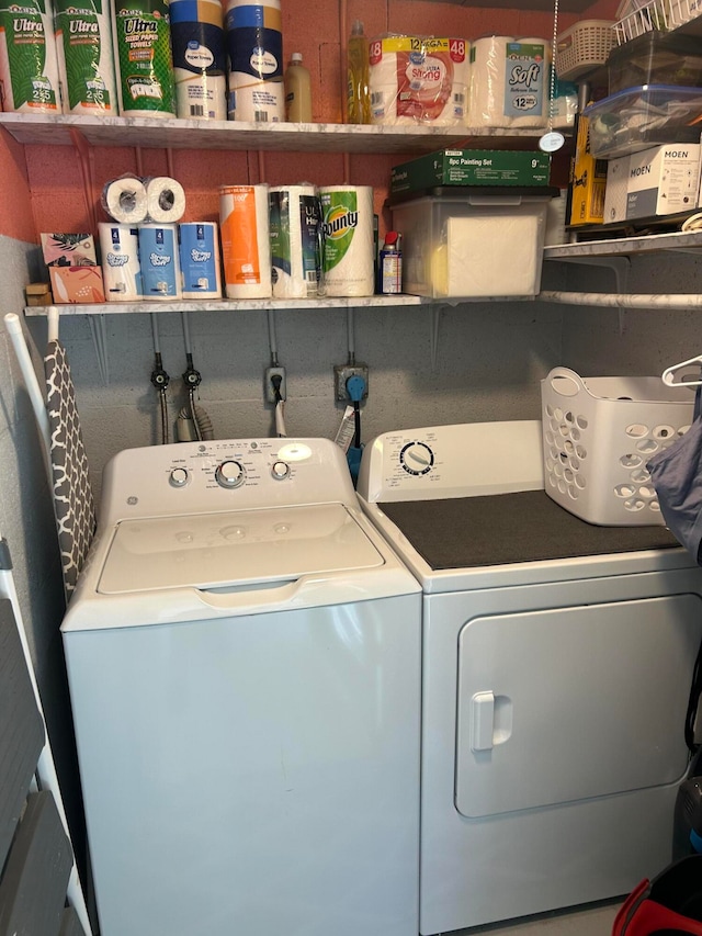 laundry room featuring independent washer and dryer