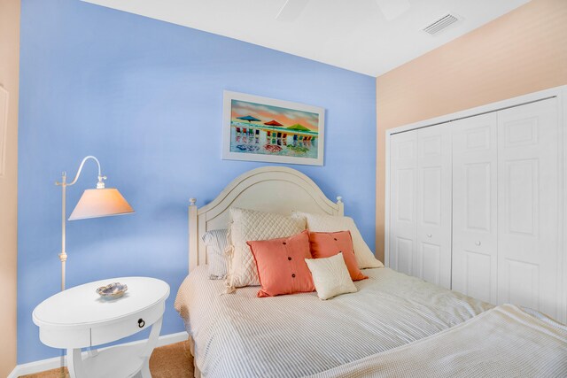 bedroom featuring ceiling fan, carpet floors, and a closet