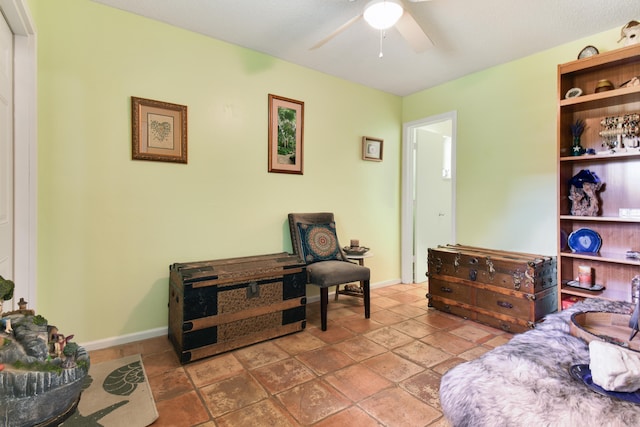 sitting room with ceiling fan