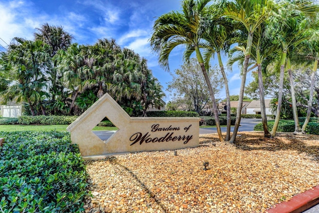 view of community / neighborhood sign