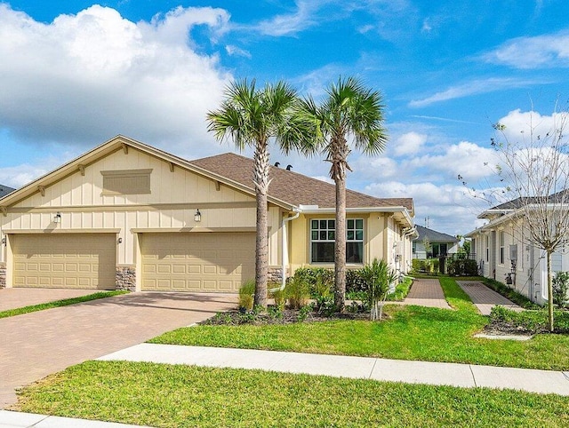 view of front of house featuring a front yard and a garage