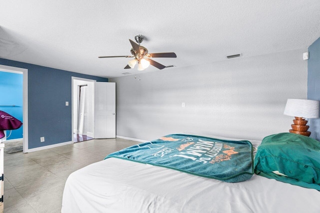 bedroom featuring ceiling fan and a textured ceiling