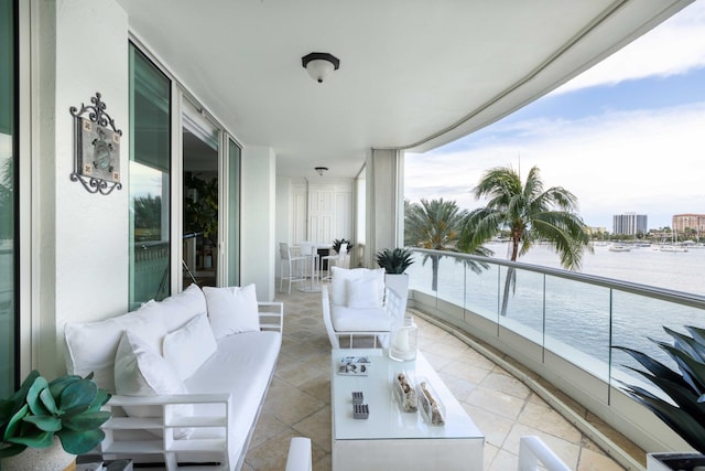 balcony featuring an outdoor hangout area