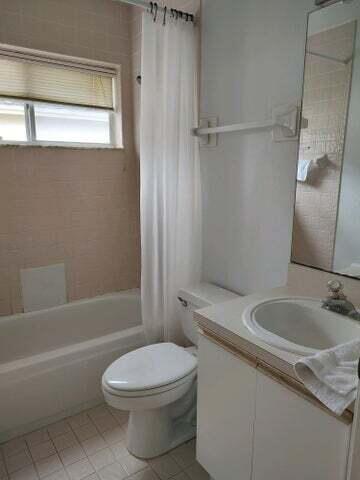 full bathroom with shower / tub combo, vanity, and toilet