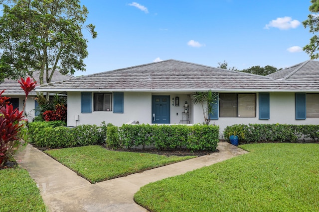 single story home featuring a front lawn