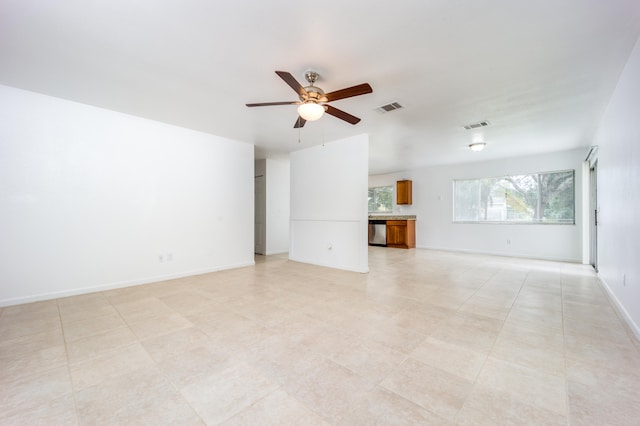 empty room featuring ceiling fan