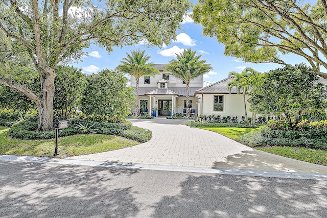 view of front of home featuring a front lawn