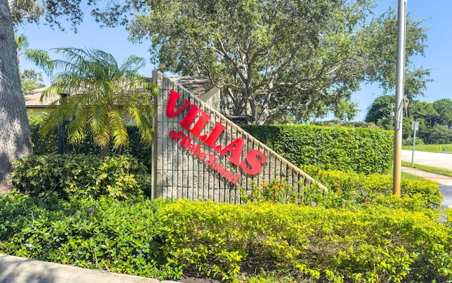 view of community / neighborhood sign