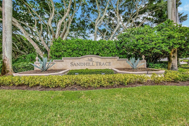 community sign featuring a lawn