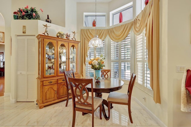 dining room with a notable chandelier