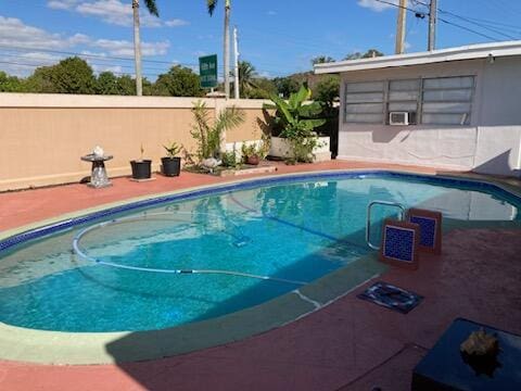 view of swimming pool