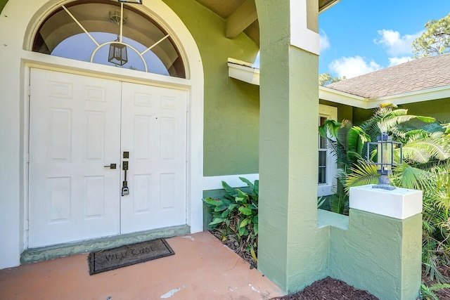 entrance to property with stucco siding