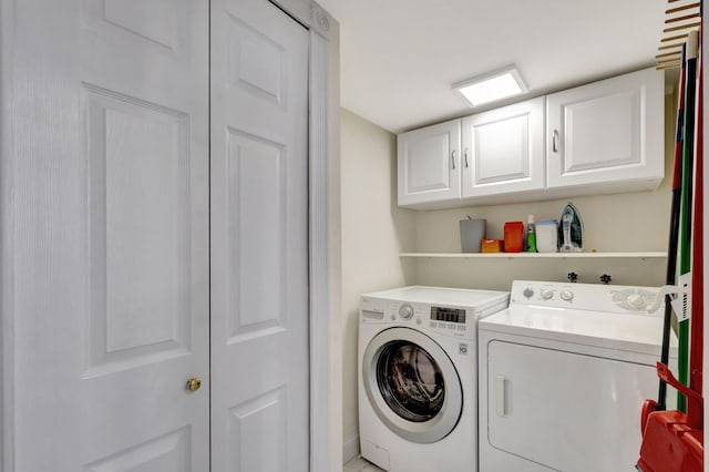 laundry room with cabinets and independent washer and dryer