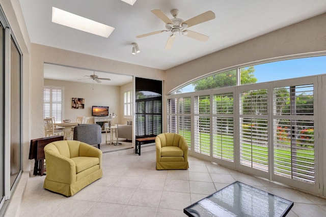 sunroom / solarium featuring a skylight and ceiling fan