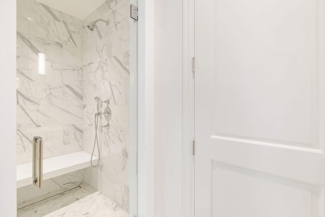 bathroom featuring a tile shower