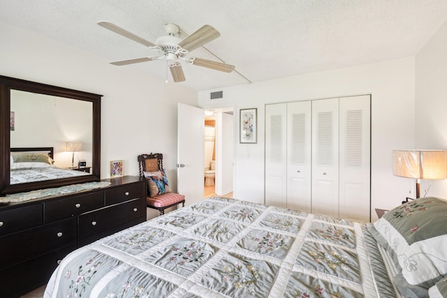 bedroom featuring ceiling fan, a closet, and a textured ceiling