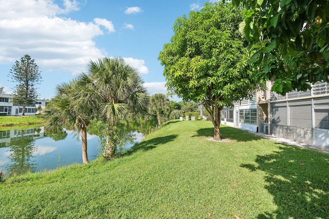 view of yard featuring a water view