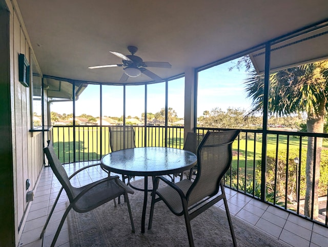 sunroom / solarium with ceiling fan