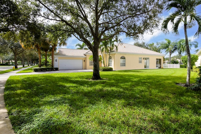 view of front of property featuring a front yard and a garage