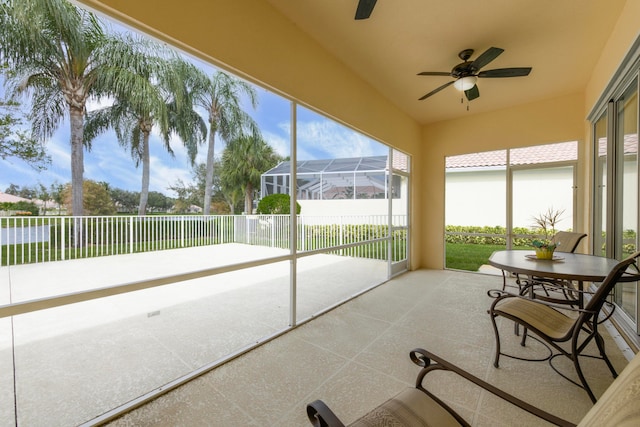 sunroom with ceiling fan