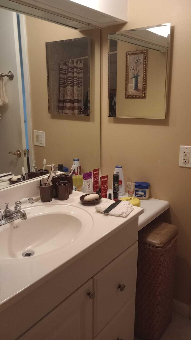 bathroom with vanity