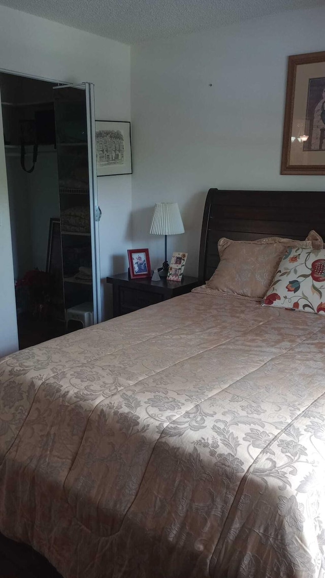 bedroom featuring a closet and a textured ceiling