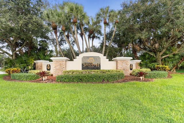 community sign with a lawn