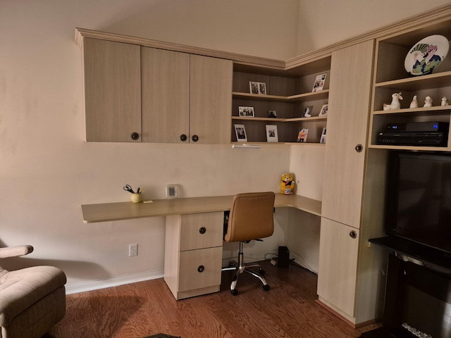 office area featuring built in study area, baseboards, and dark wood-style floors