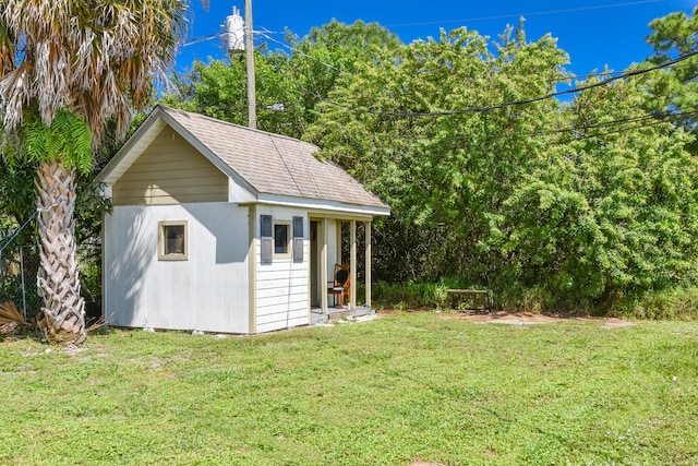 view of outdoor structure featuring a yard