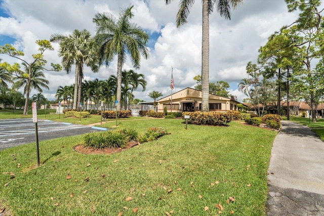 view of home's community featuring a lawn